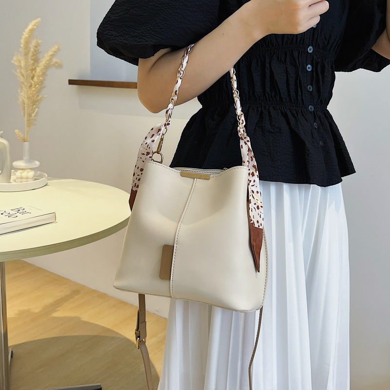 Fashion Big Bag Casual Women's Bag Fashion Retro Characteristic Messenger Bag Silk Scarf Portable Bucket Bag